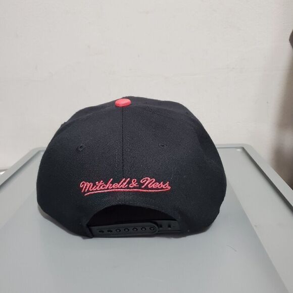 Mitchell & Ness Miami Heat snapback adjustable hat cap Black Spray Paint NWT - Picture 6 of 9